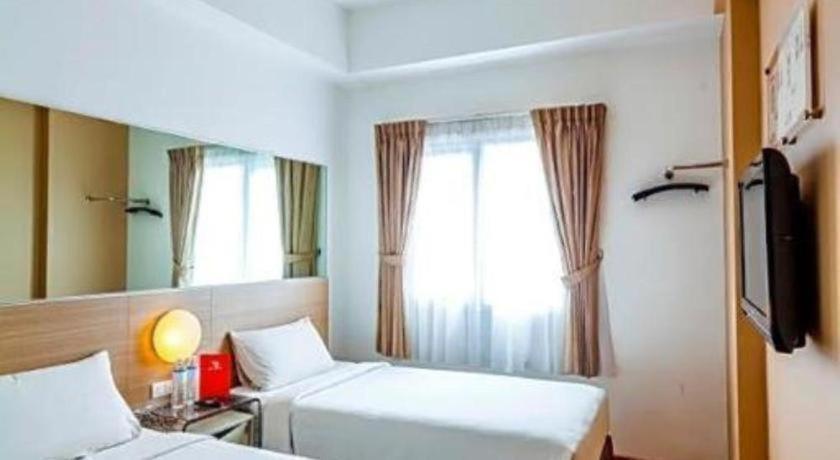 Monoloog Hotel Pekanbaru Kültér fotó