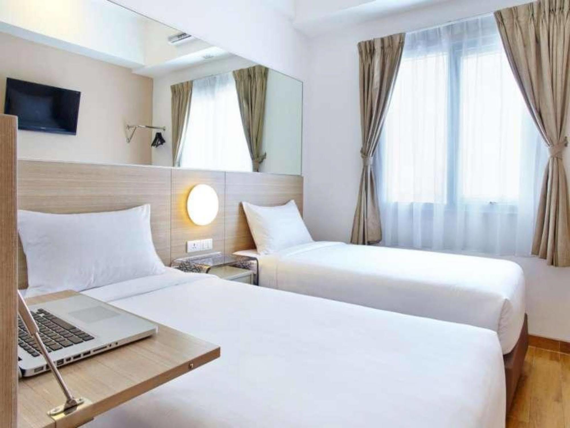 Monoloog Hotel Pekanbaru Kültér fotó