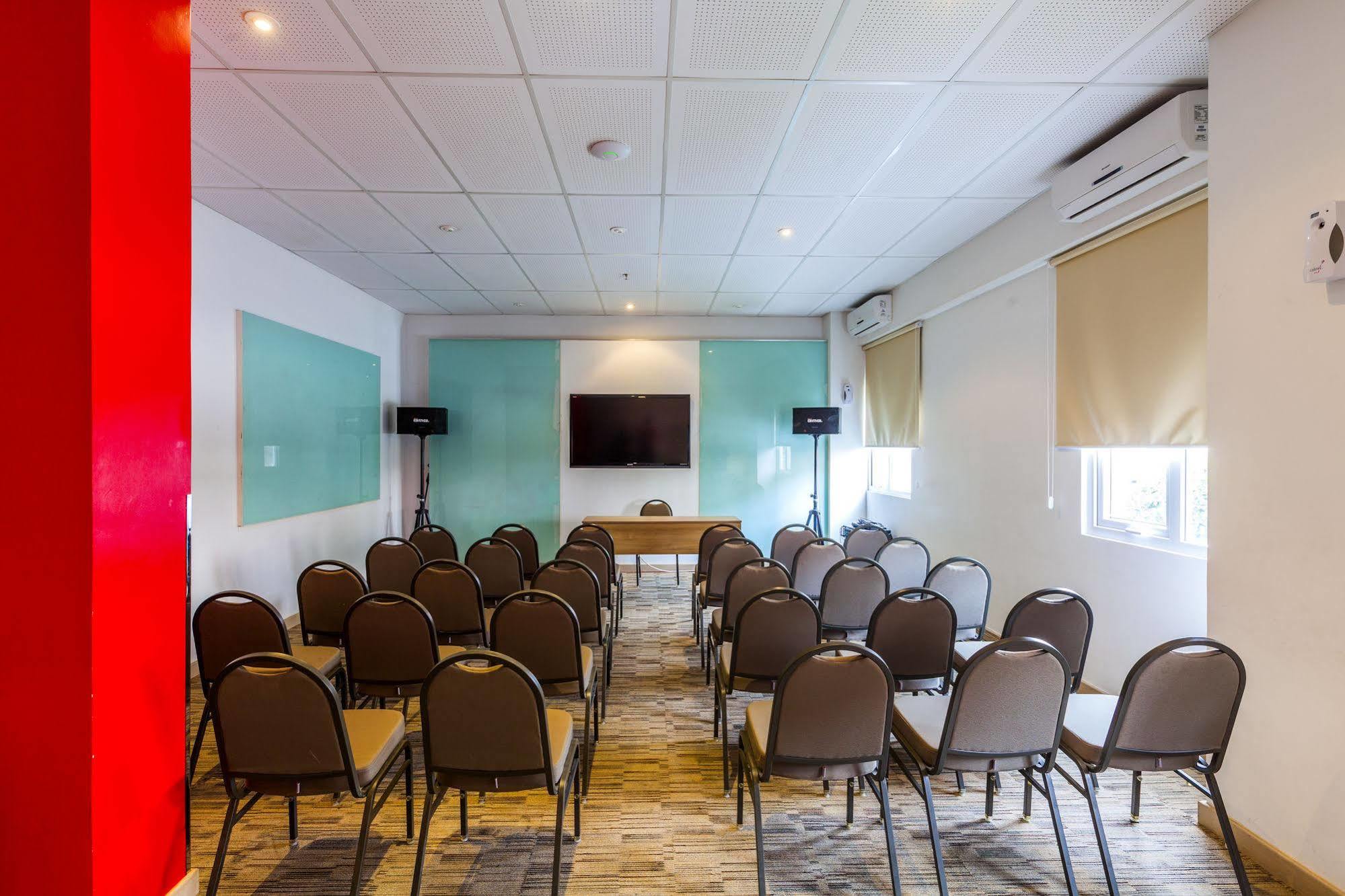 Monoloog Hotel Pekanbaru Kültér fotó